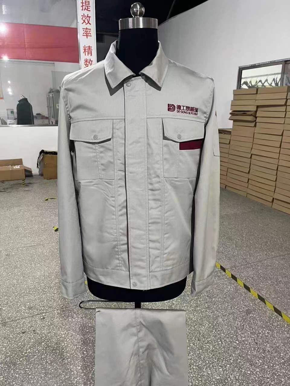 成都思普瑞机器人工作服(图1)