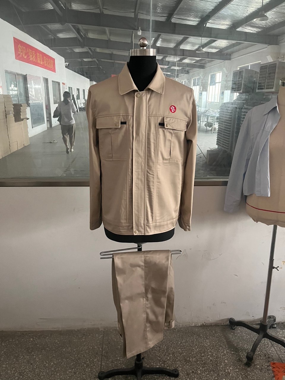 上海诗榷工作服(图1)