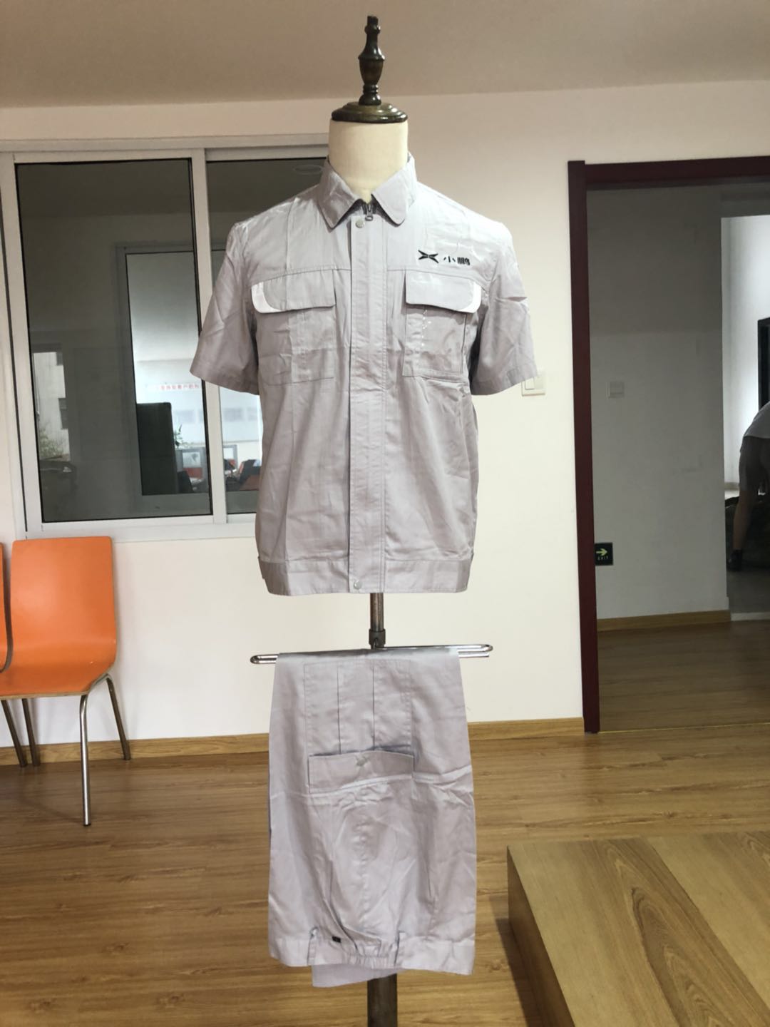 小鹏汽车工作服(图1)