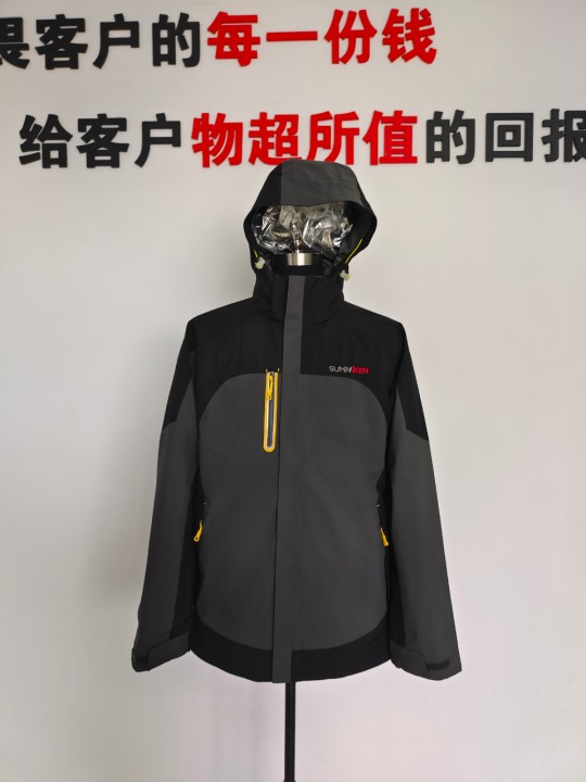 三里盛鑫冲锋衣(图1)